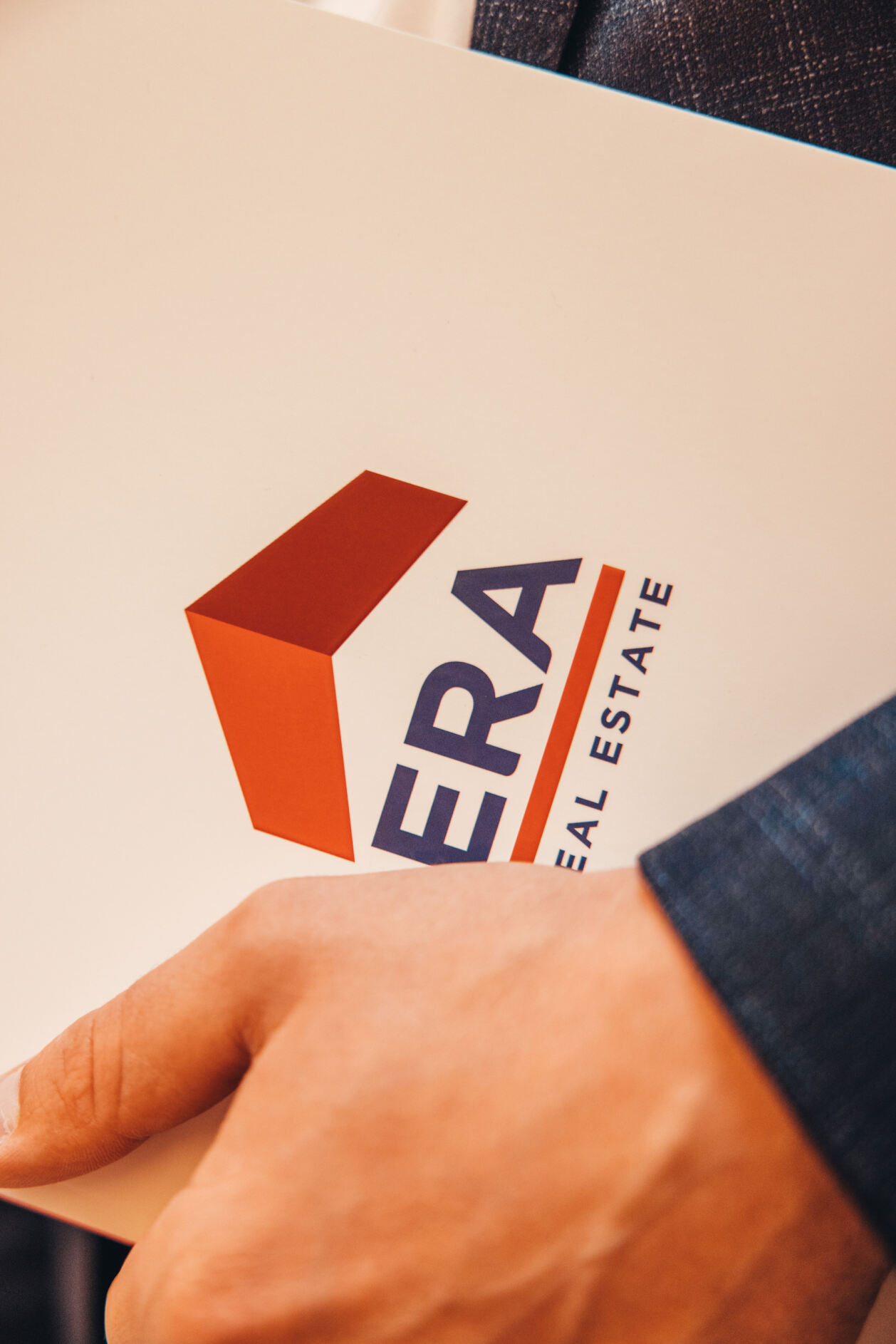 ERA LIVING - logo