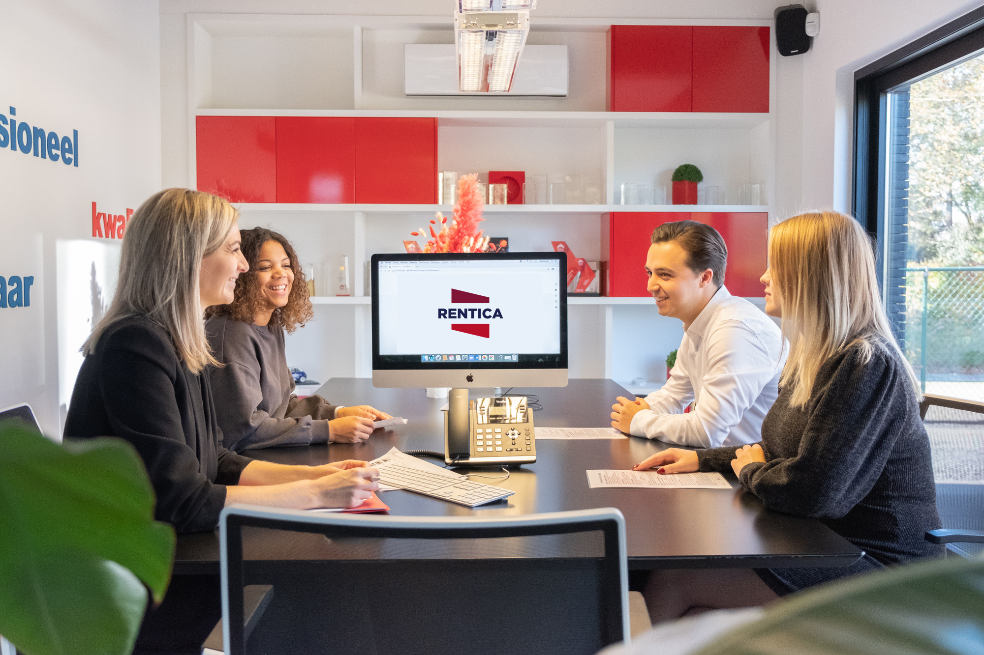 Intakegesprek verhuur aan tafel met ERA medewerkers