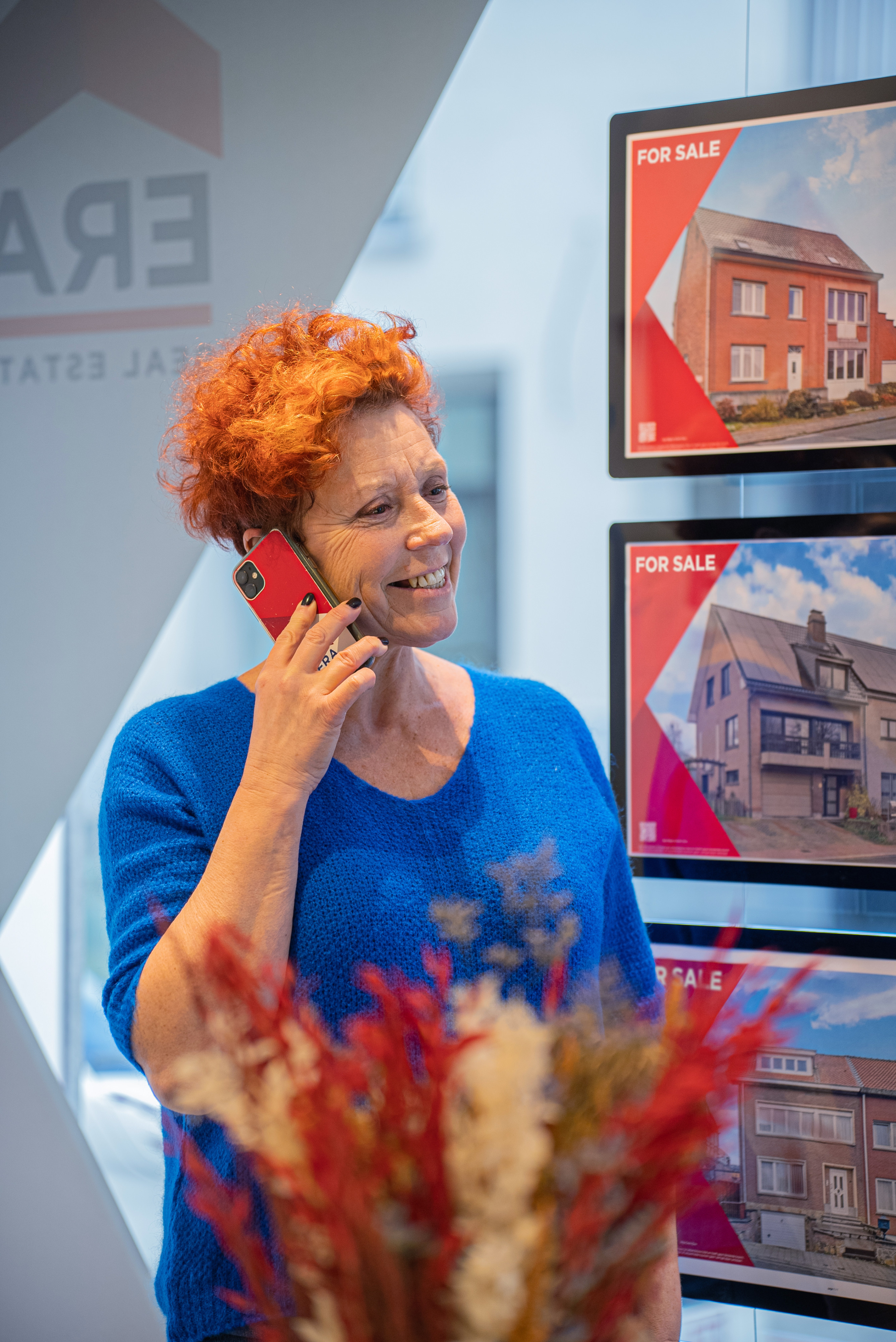 ERA real estate expert Béa on the phone