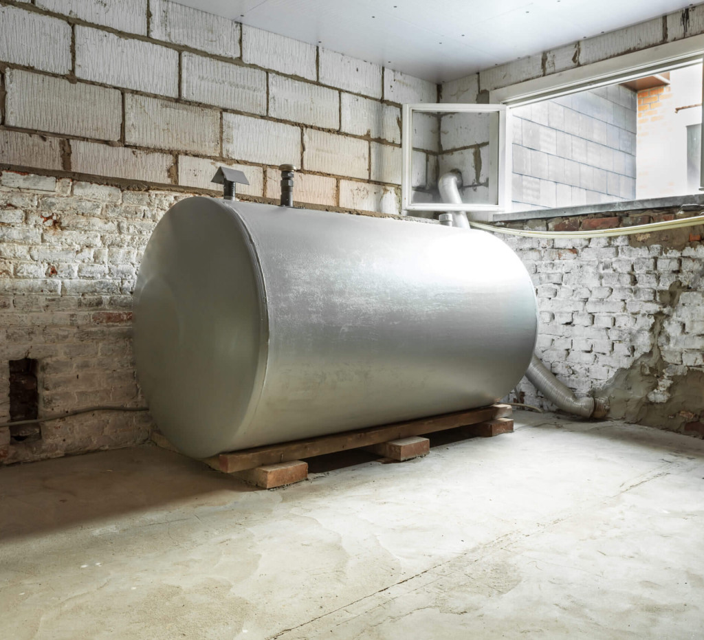 Dit is een mazouttank in de kelder van een woning.