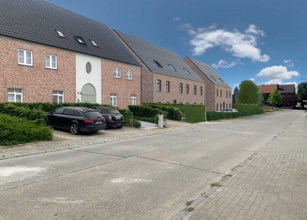 Street dorp 30.3.jpg