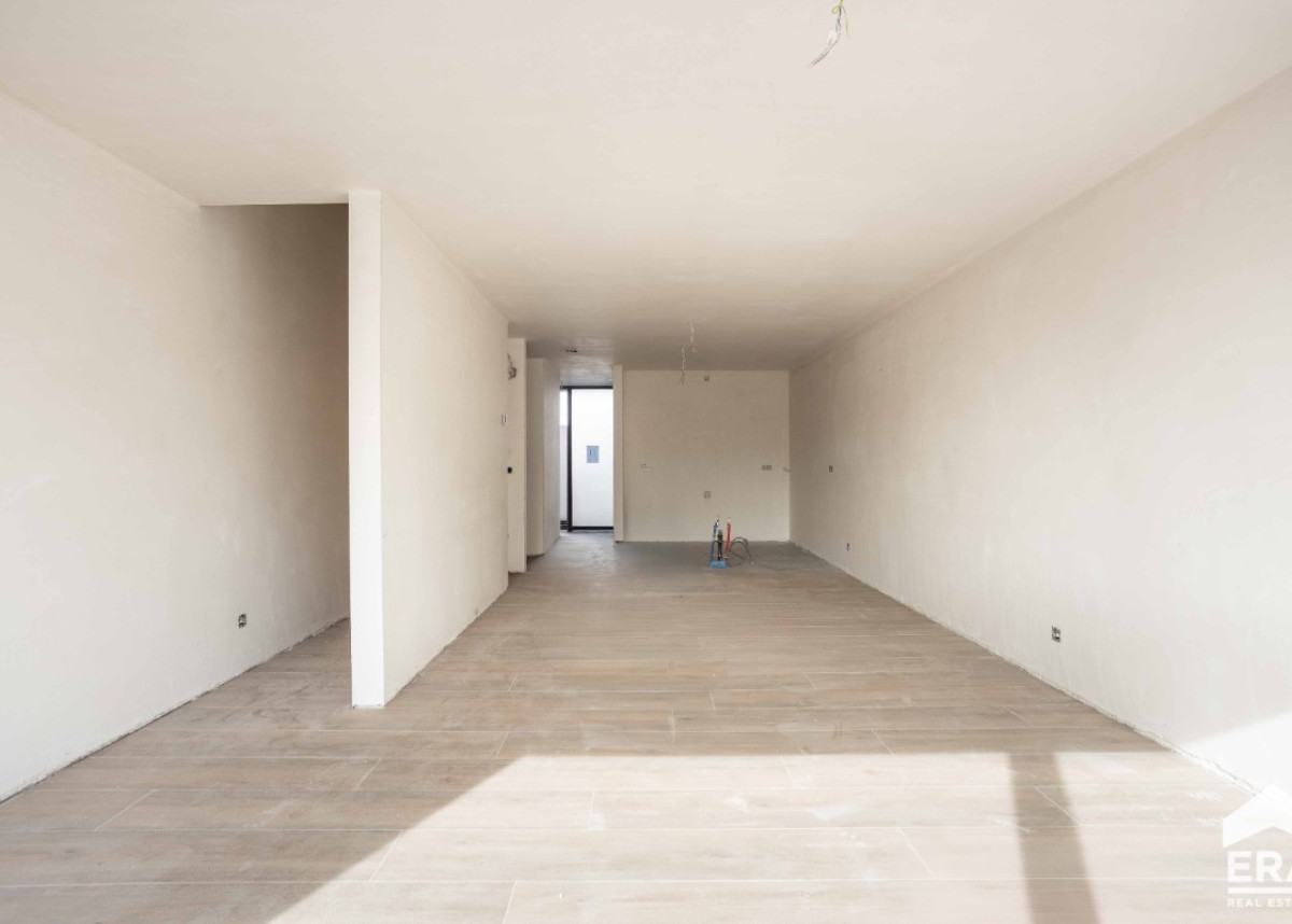 Woonkamer naar inkom.jpg