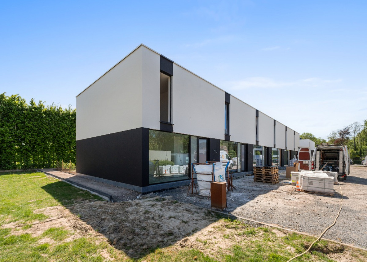 W1 - zijdelinks zicht op blok 6 woningen.jpg