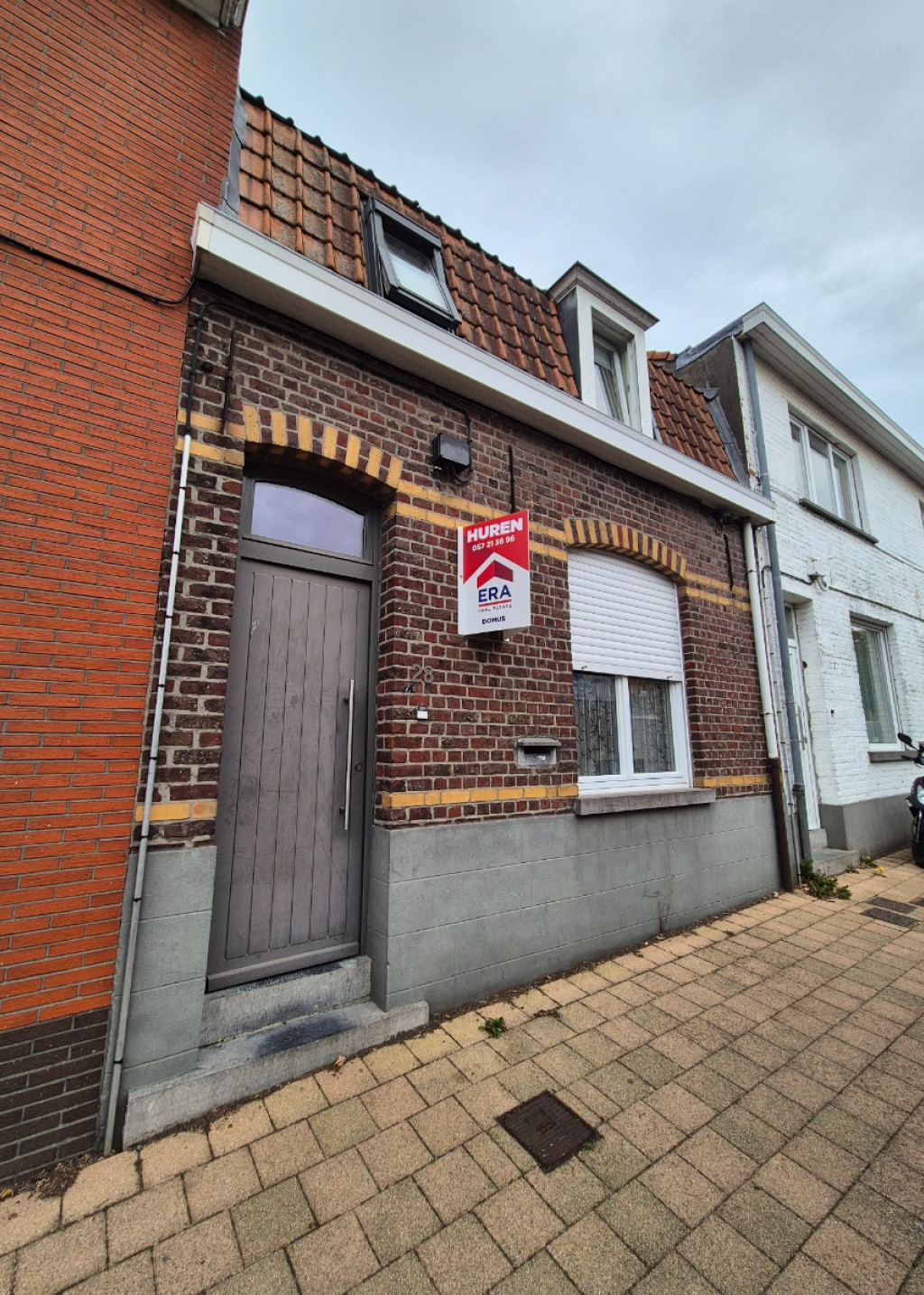 Vierde Regiment Karabiniersstraat - 28 - - 8980