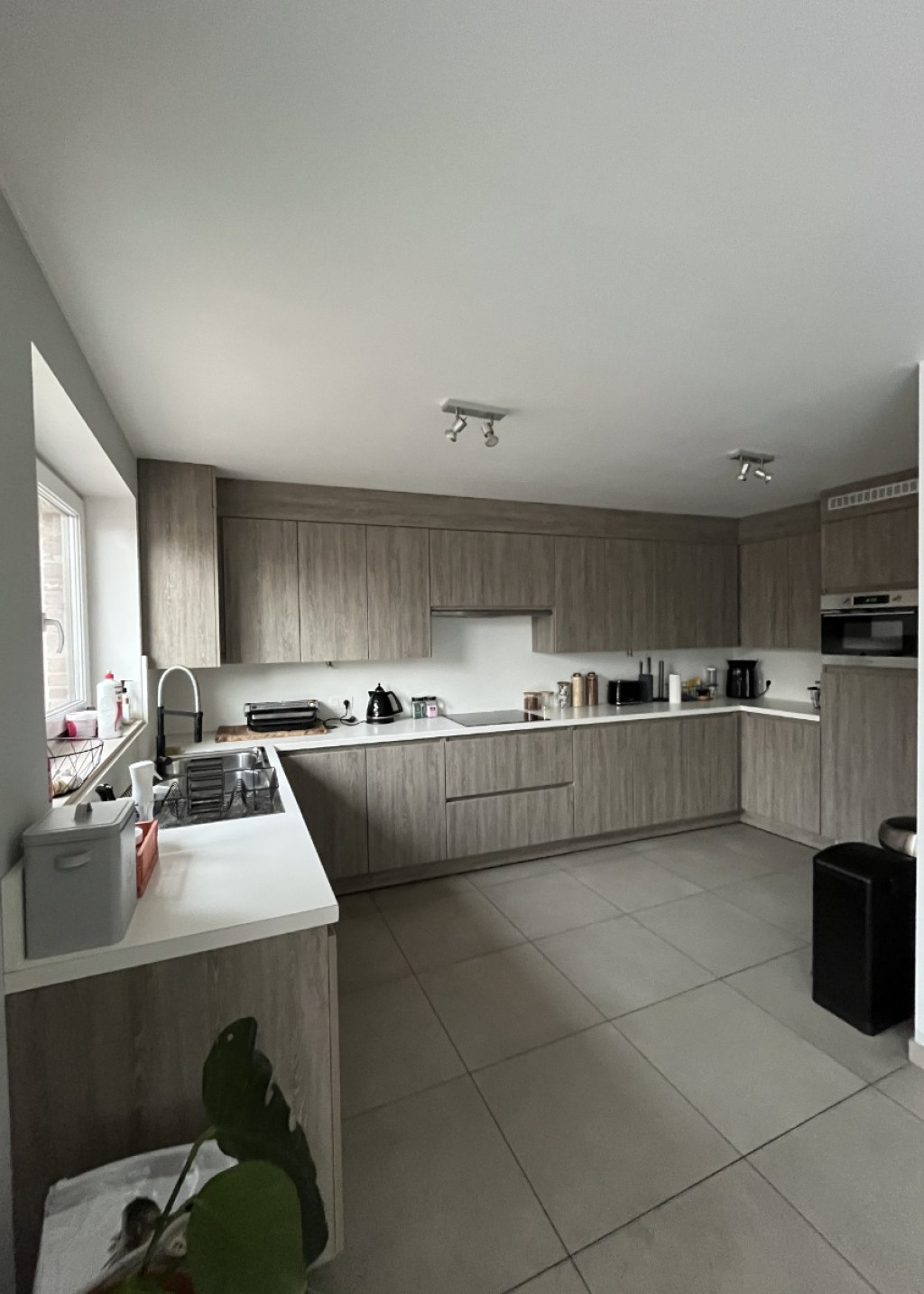 Kerkplein - 12 - 0101 - 8750