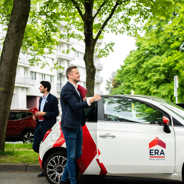 ERA makelaars op pad met de auto