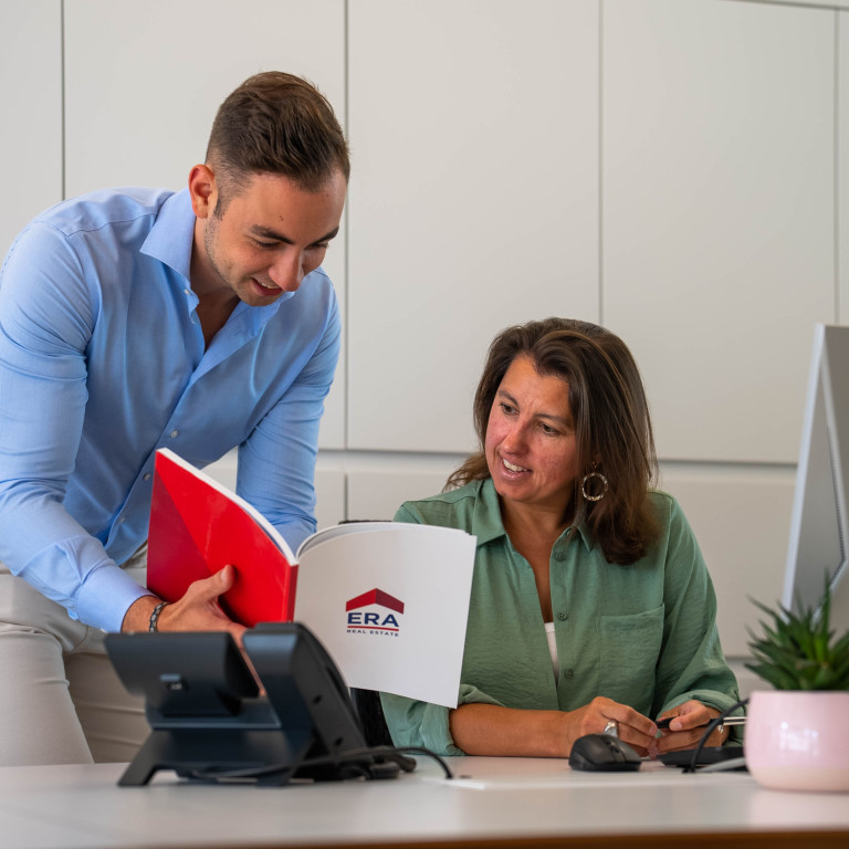 ERA collega's die overleggen