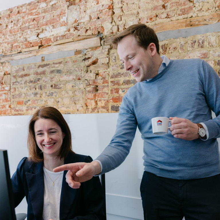 ERA IMMPULS teamleden aan het werk aan de computer