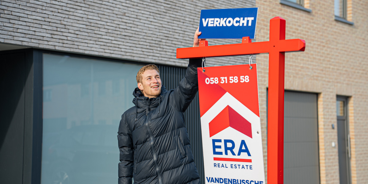 ERA makelaar met verkocht tuinbord