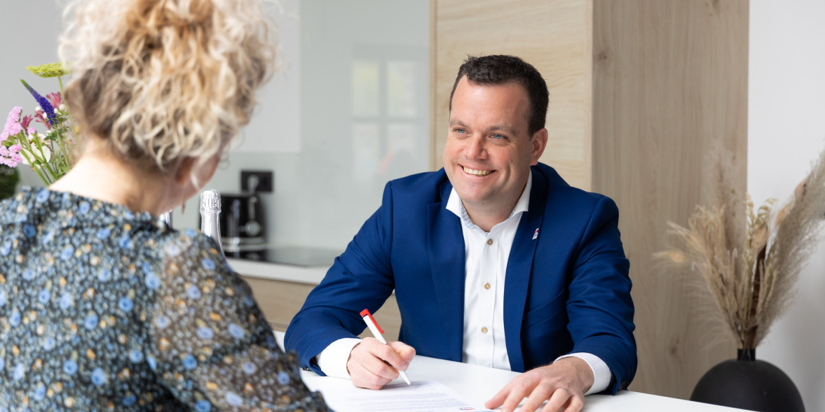 ERA makelaar bespreekt de verkoop van je woning
