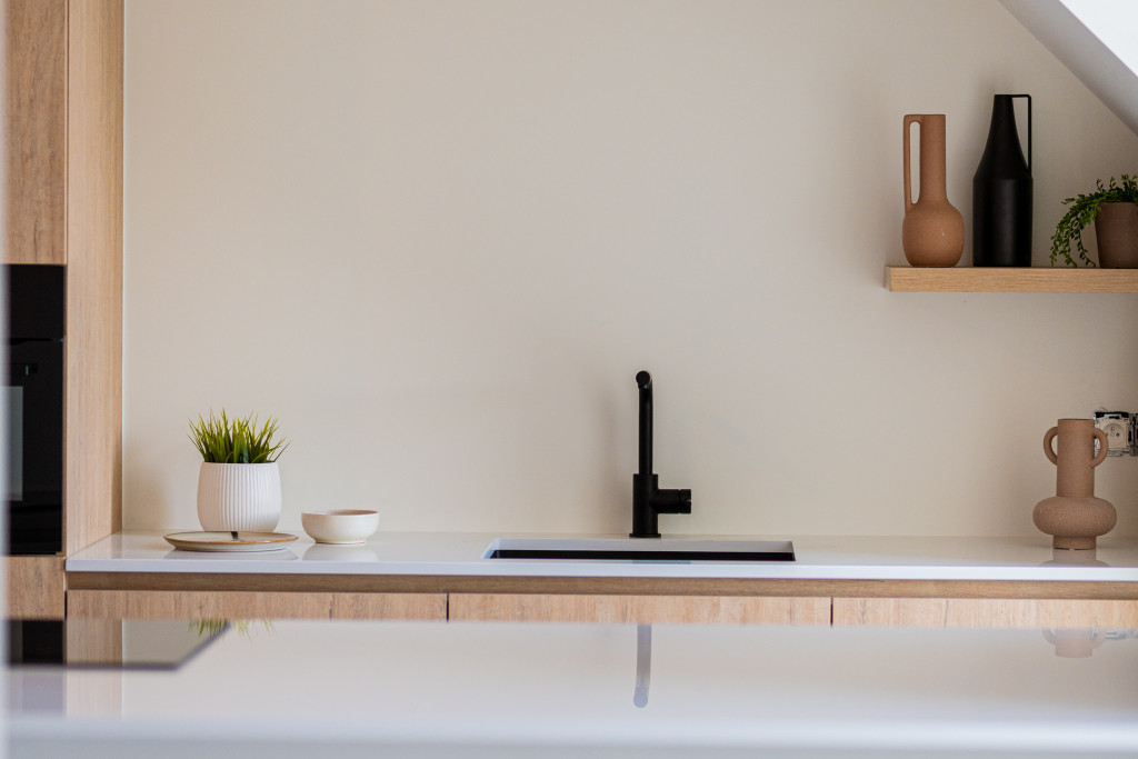 Moderne keuken met decoratie