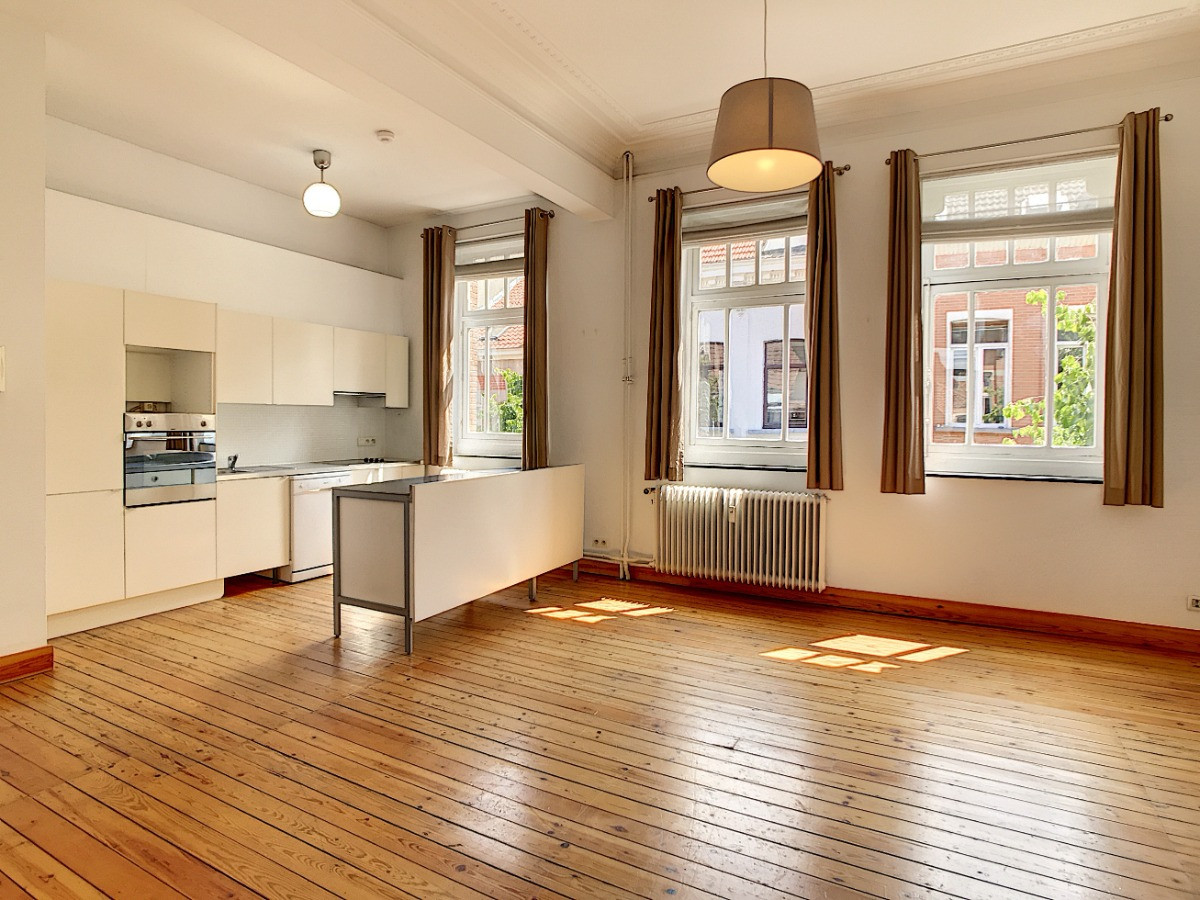 Appartement met 2 slaapkamers en terras te huur Sint-Gillis