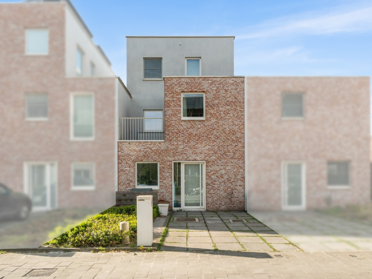 Ruime klassewoning met 4 kamers & 2 badkamers in Gentbrugge