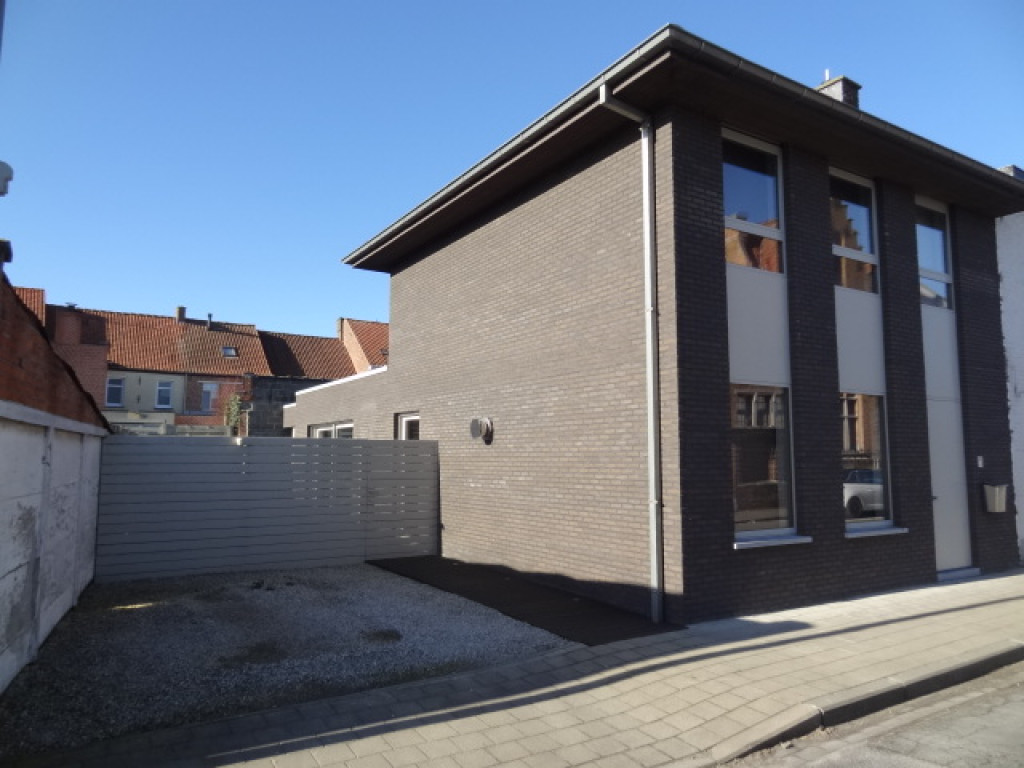 Menenstraat - 11 - - 8880