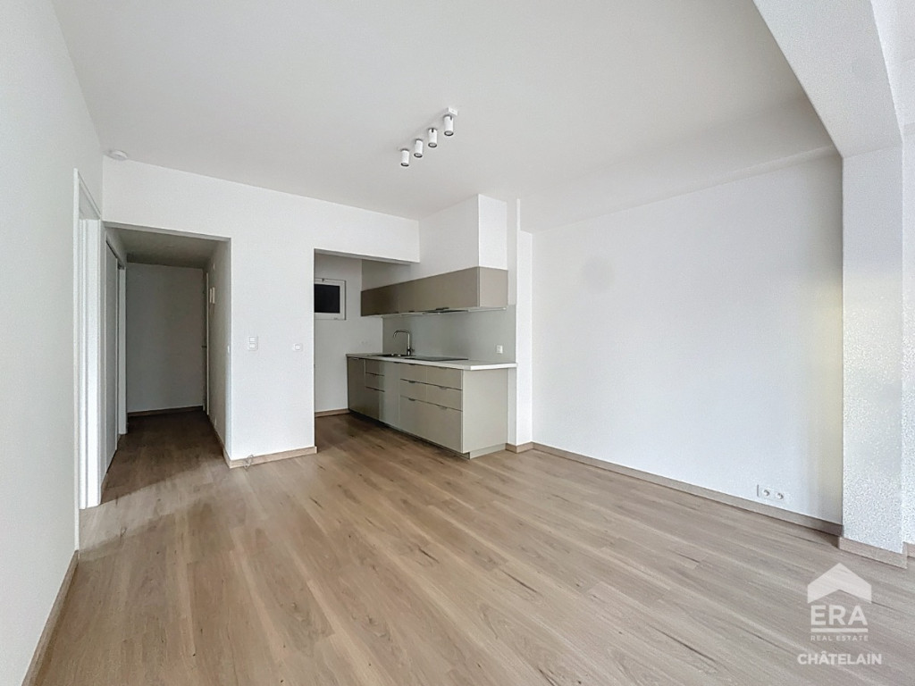 Rue Saint-Bernard - 19 - - 1060