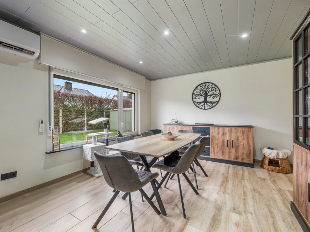 Hemelsbreedte - 44 - - 9112