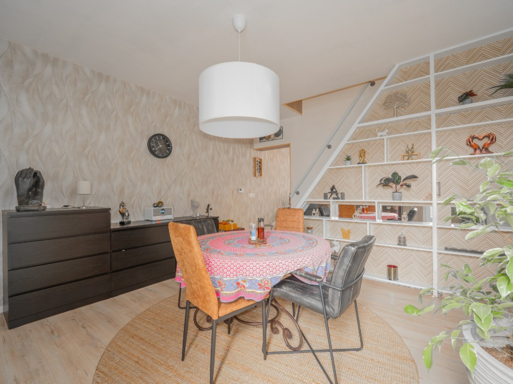 Rue de la Démocratie - 94 - - 4102