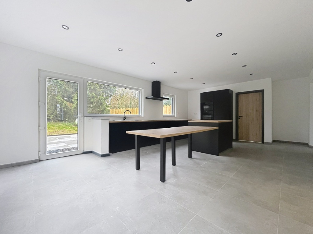 Rue d'Enghioul - 76 - - 4550