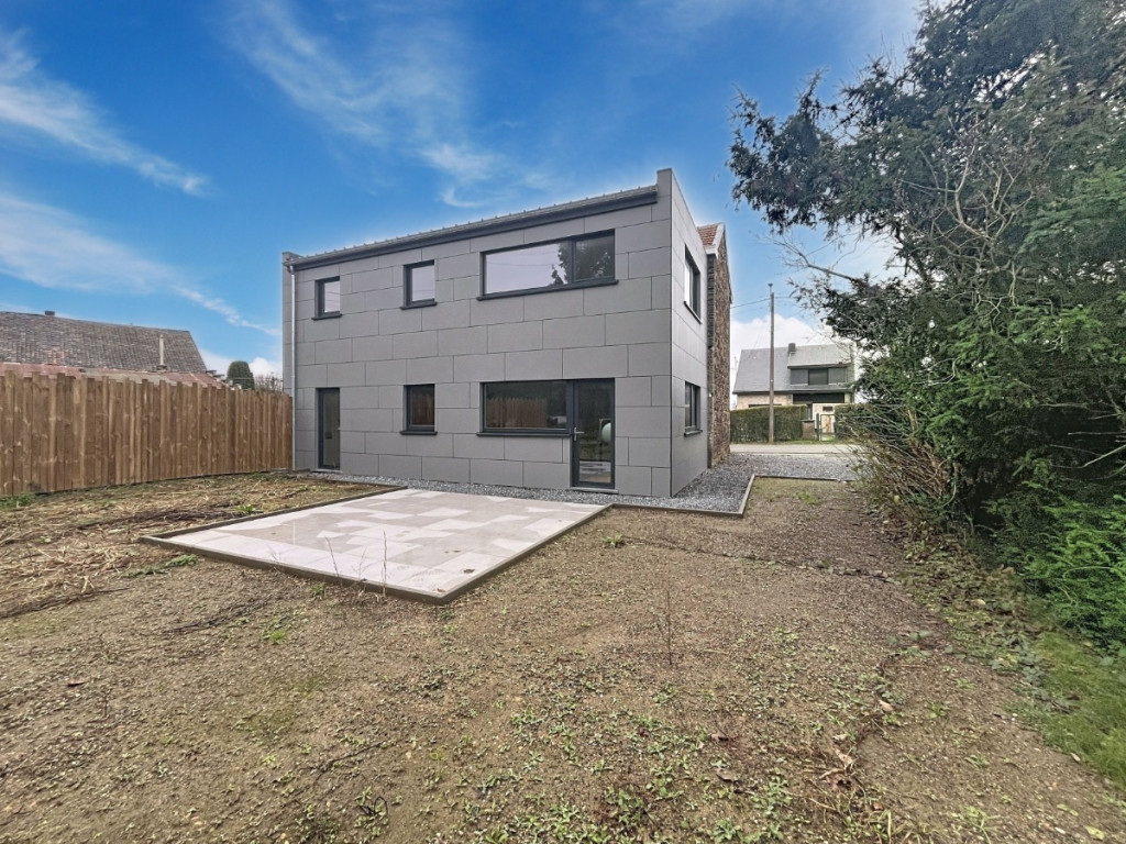 Rue d'Enghioul - 76 - - 4550