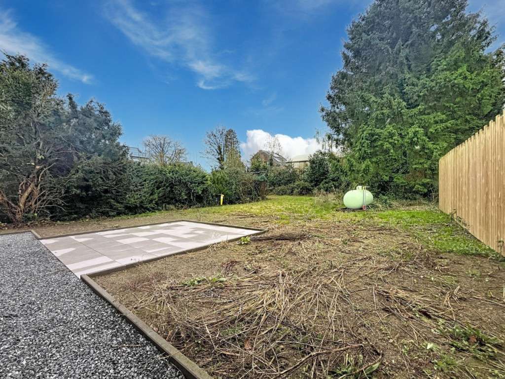 Rue d'Enghioul - 76 - - 4550