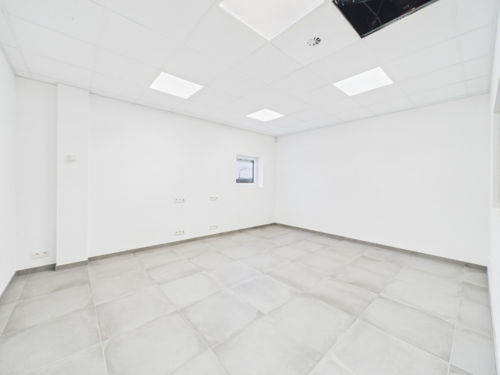 Zone d'activités Nord - 79 - -bureau 1 - 5377