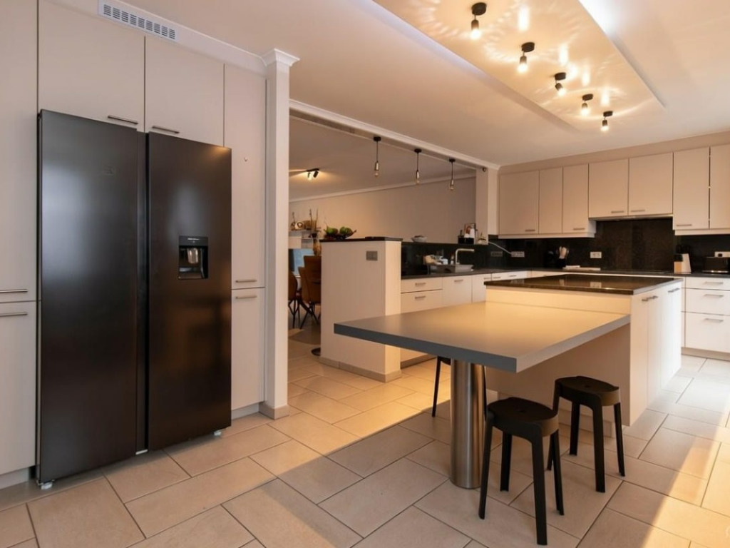 Bevrijdingsplein - 3 - 0101 - 8930