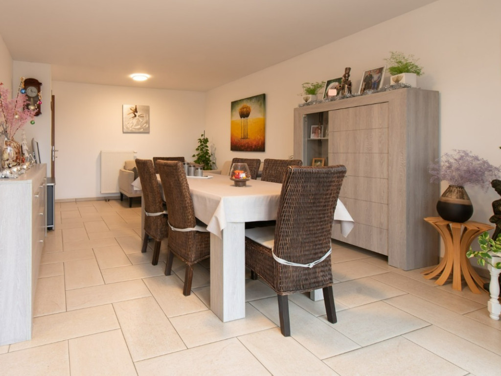 Bevrijdingsplein - 3 - 302 - 8930