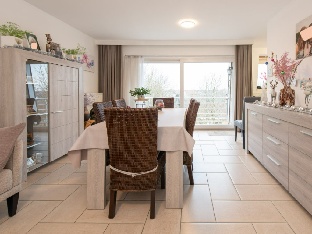 Bevrijdingsplein - 3 - 302 - 8930