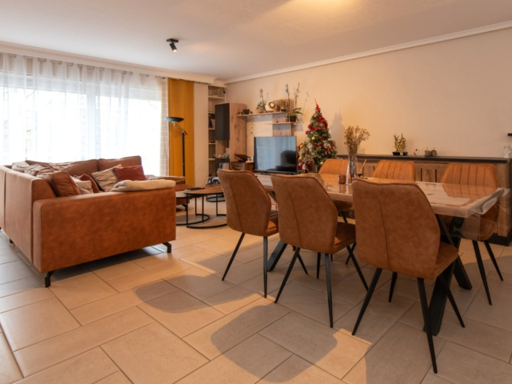 Bevrijdingsplein - 3 - 0101 - 8930