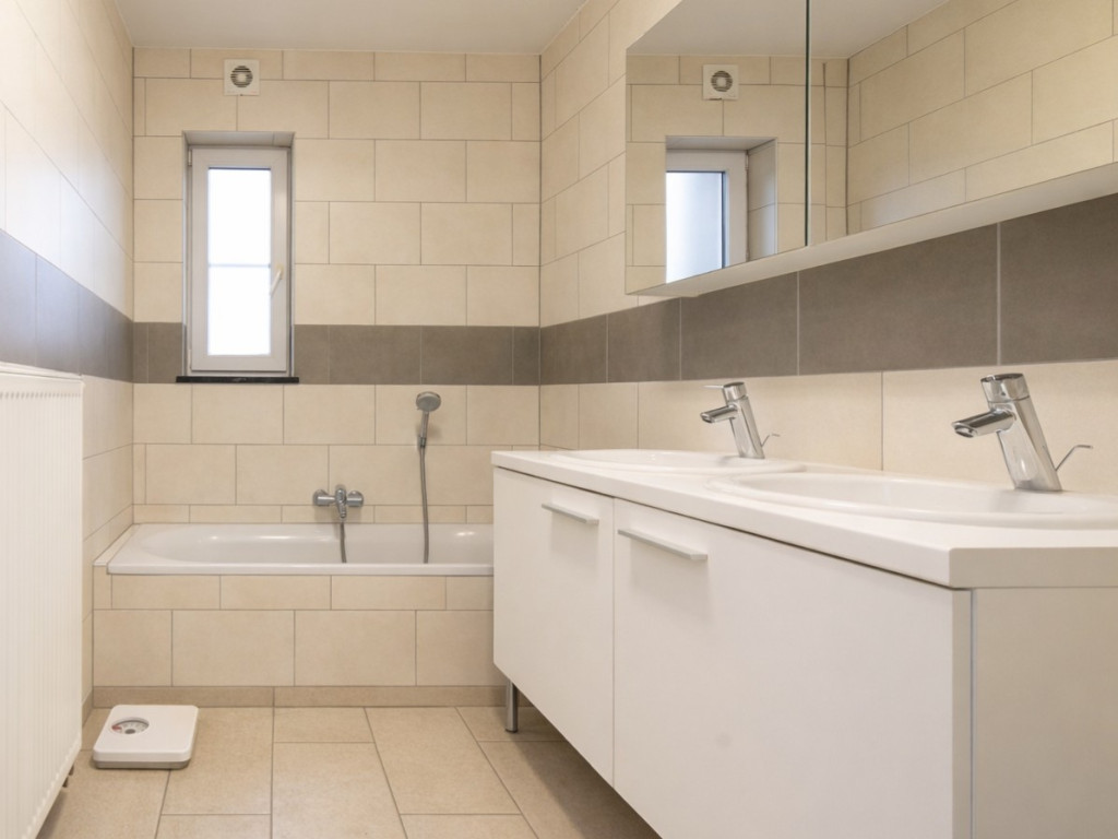 Bevrijdingsplein - 3 - 302 - 8930