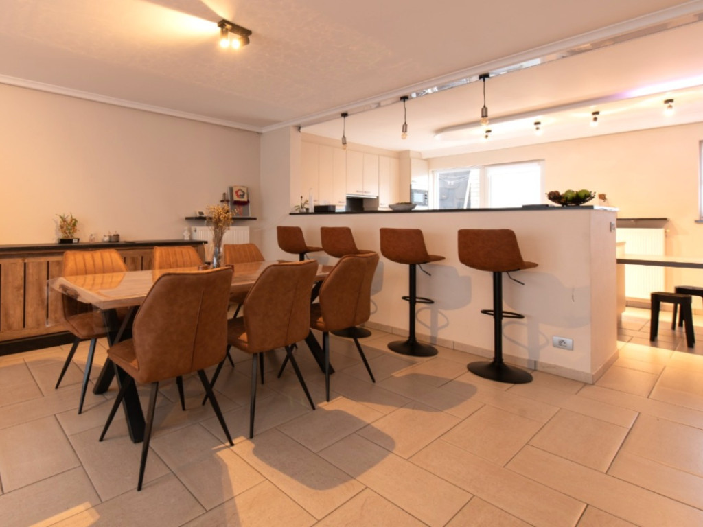 Bevrijdingsplein - 3 - 0101 - 8930