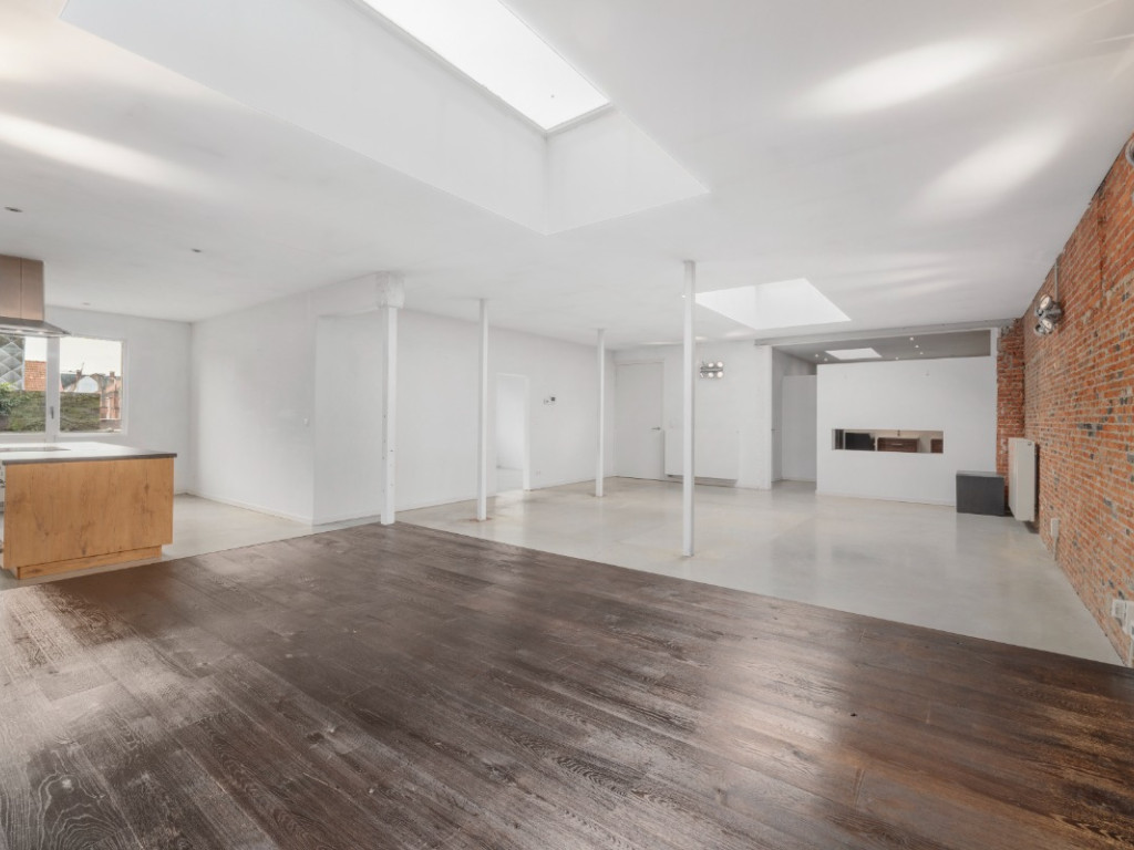 Stationsstraat - 77 - bus 4 - 9100