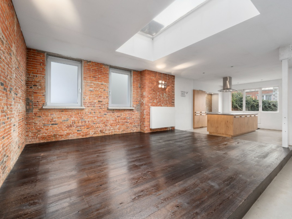 Stationsstraat - 77 - bus 4 - 9100