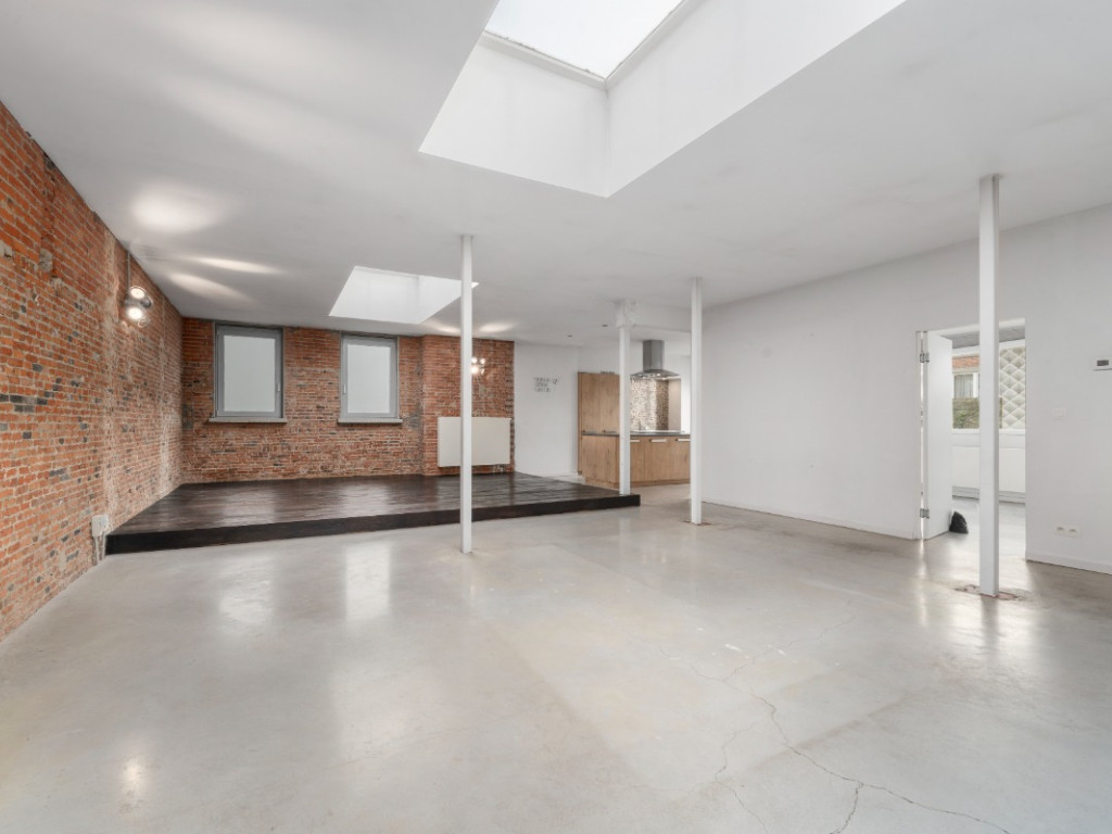 Stationsstraat - 77 - bus 4 - 9100