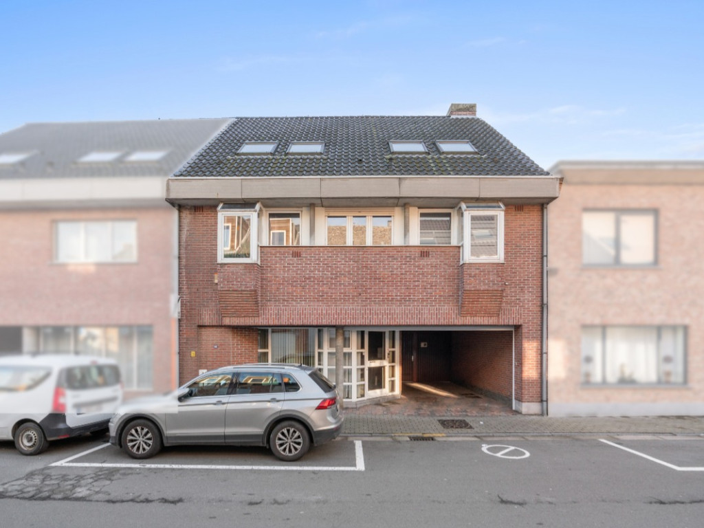 Stationsstraat - 93 - - 9280