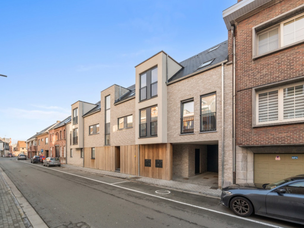 Stationsstraat - 83 - 202 - 9280