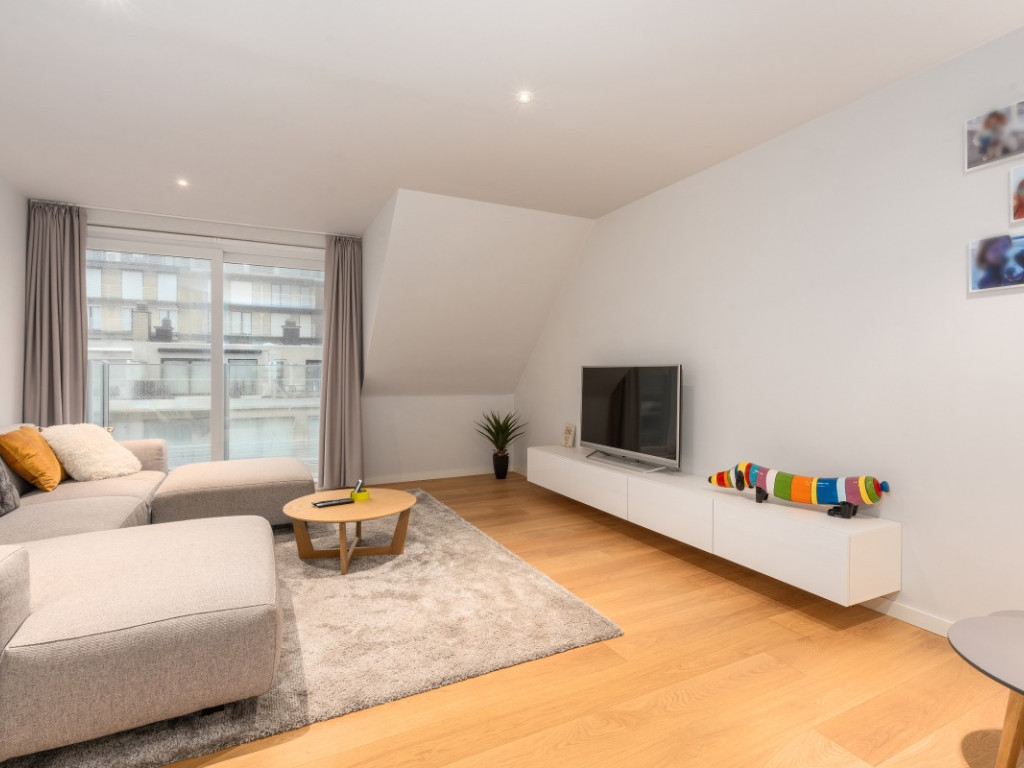 Albert I laan - 245 05.02 - Stuart - 8620