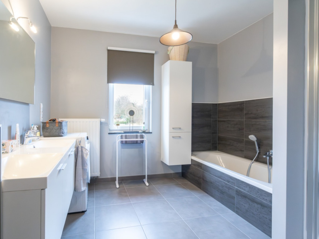 Rue Albert Claude - 13 - 6 - 6840