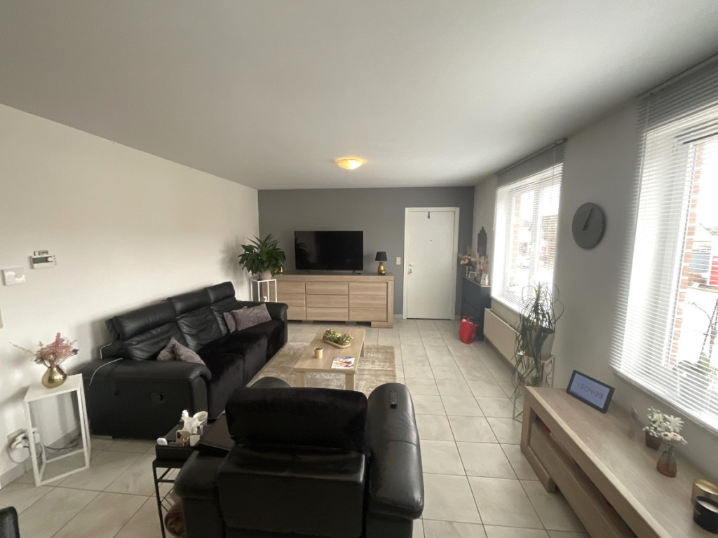 Ring - 61 - Bus 101 - 2200