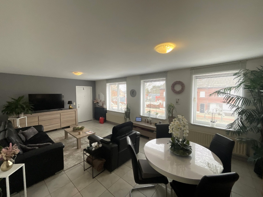 Ring - 61 - Bus 101 - 2200