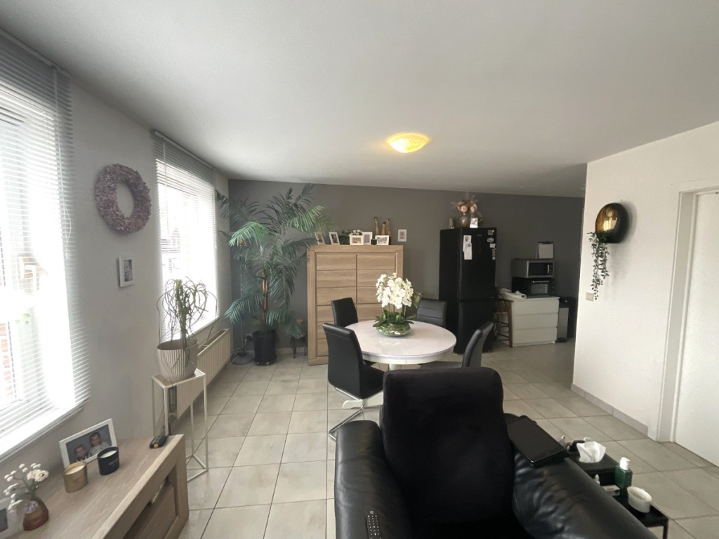 Ring - 61 - Bus 101 - 2200