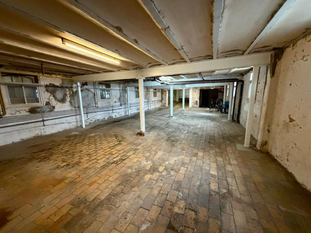 Statiestraat - 109 - - 8980