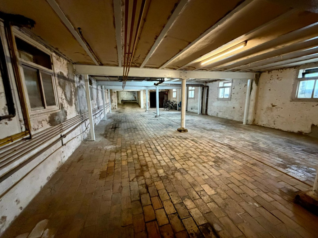 Statiestraat - 109 - - 8980