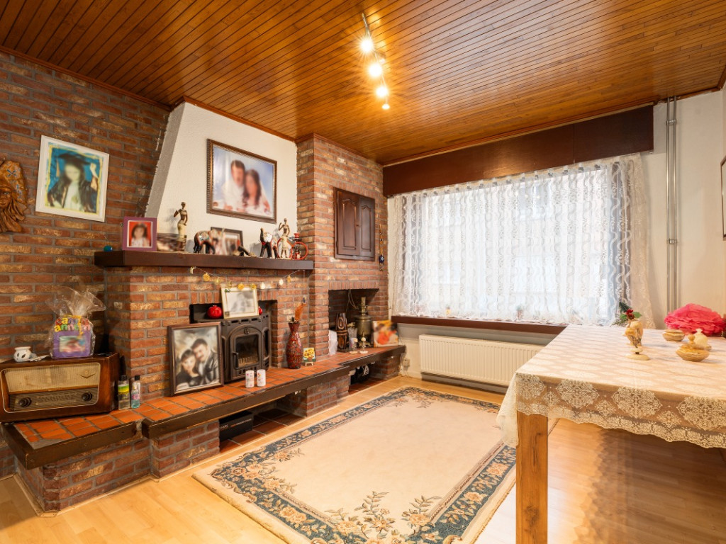 Loystraat - 88 - - 9220