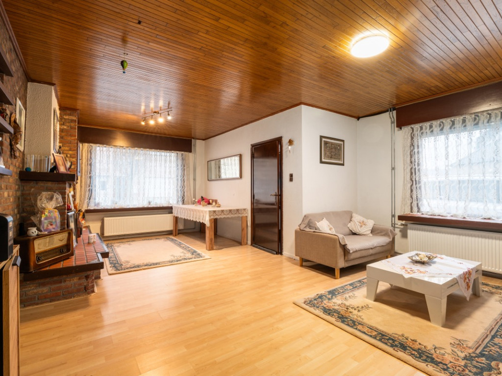 Loystraat - 88 - - 9220