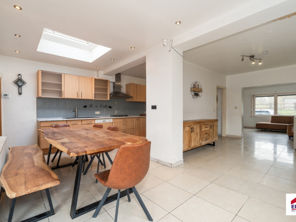 Essenestraat - 19 - - 1740