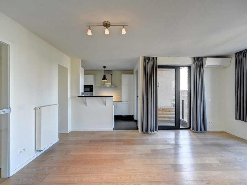 Allée Louise Van den Plas - 1 - D53 - 1200