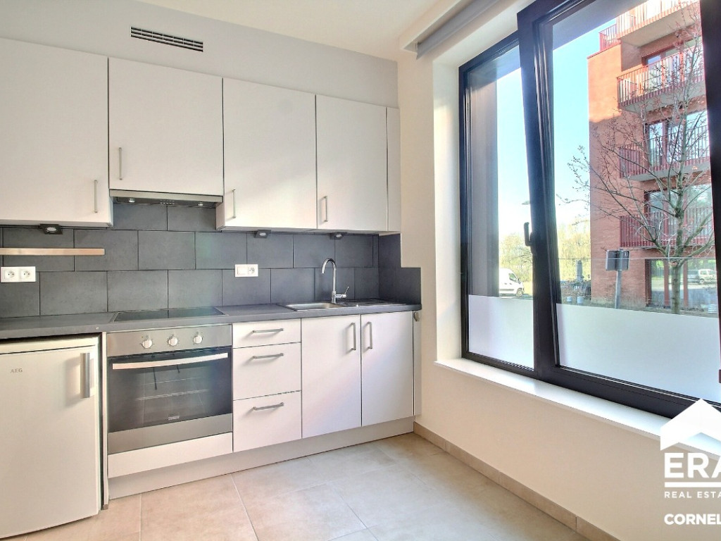 Avenue des Lilas - 28 - 01 - 1070