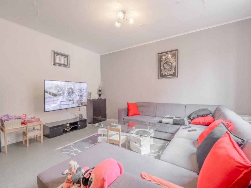 Rue Large Voie - 147 - 001 - 4040