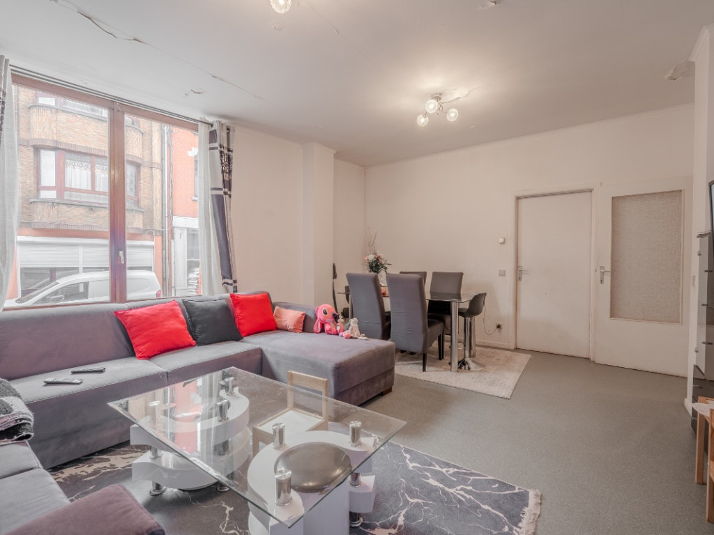 Rue Large Voie - 147 - 001 - 4040